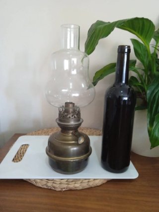 Antiguo quinqué o lampara de aceite con tulipa