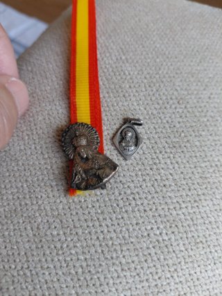 Antigua medalla plata Virgen Macarena