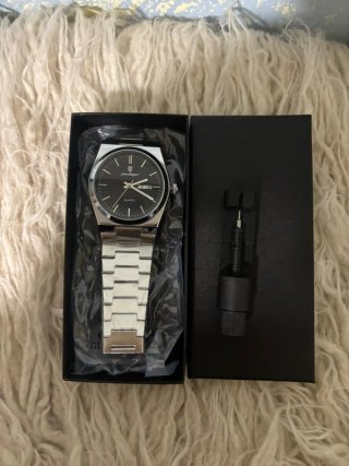 Reloj Podegard Negro con Correa Plateada