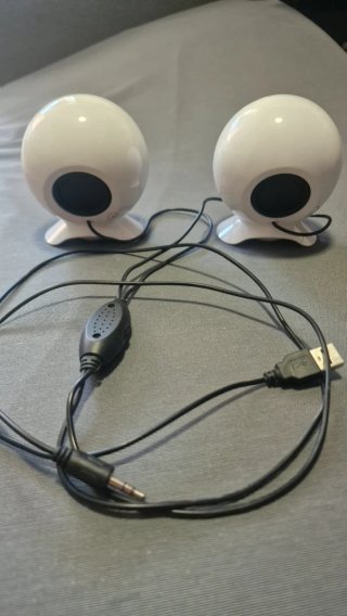 Altavoces PC Blancos USB y Jack