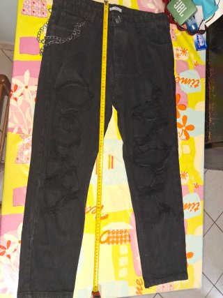 Jeans neri strappati estivi