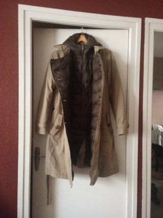 Gabardina beige con forro nórdico