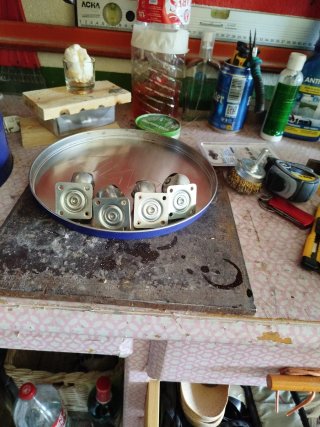 Rueda con rodamientos metálicos