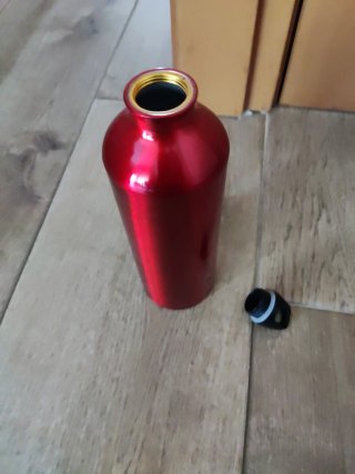 Botella de agua metálica roja nueva a estrenar
