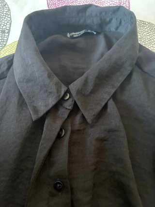 Camisa corta negra anudada