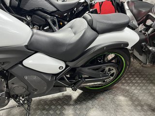 Kawasaki Vulcan S Blanca