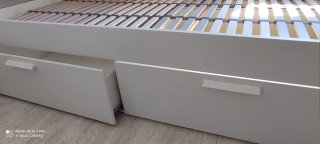 Cama con cajones y somier de madera