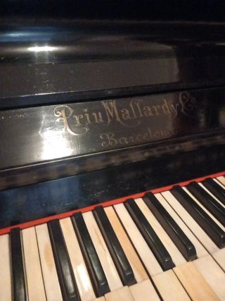 NO FUNCIONA - Piano antiguo. Se puede reparar