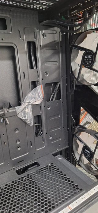 Caja MSI Forge 100M Negra