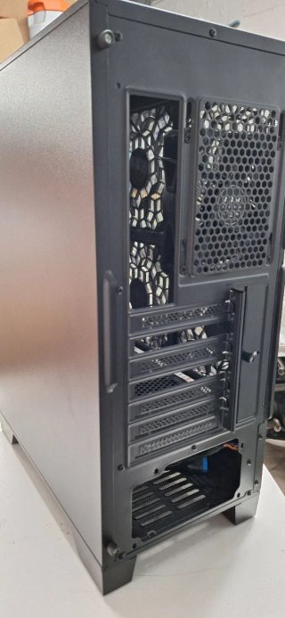 Caja MSI Forge 100M Negra