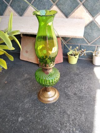 Lampada a olio verde e oro