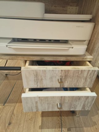Mesa Ordenador y silla.