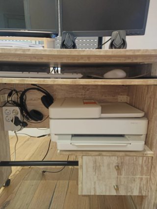 Mesa Ordenador y silla.