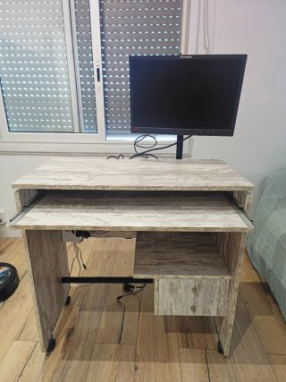Mesa Ordenador y silla.