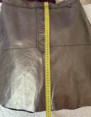 Falda Zara Piel Metalizado plata vieja.   Talla S