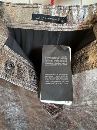 Falda Zara Piel Metalizado plata vieja.   Talla S