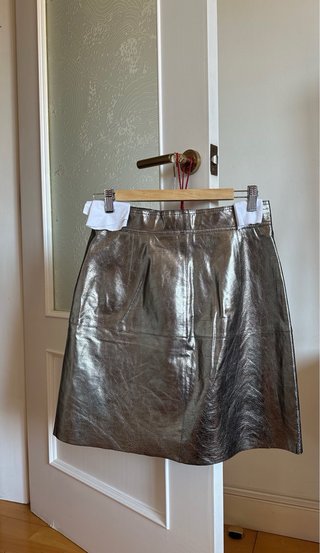 Falda Zara Piel Metalizado plata vieja.   Talla S