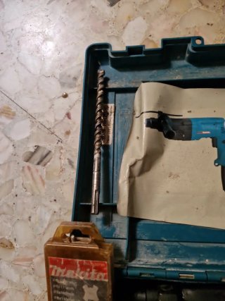 Taladro Percutor Makita HR2020