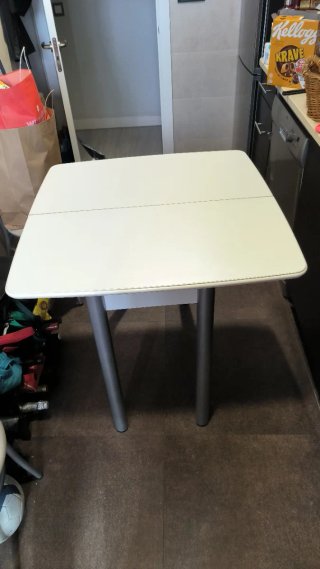 Mesa de cocina blanca plegable con cajón