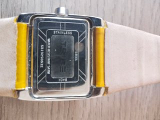 Reloj Tribe Amarillo Waterproof