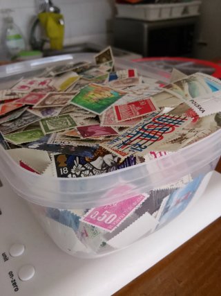 Lotto 150g francobolli misti