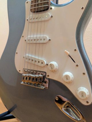 Guitarra EKO Strato S-300 + Ampli Marshall