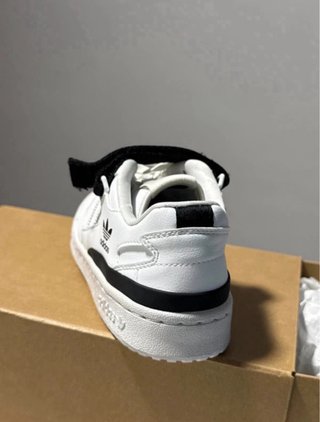 Zapatillas Adidas Forum Blancas y Negras Nuevas