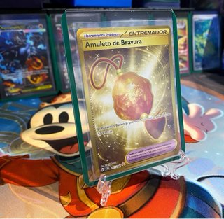 Carta Pokémon Amuleto de Bravura Fullart Secreta