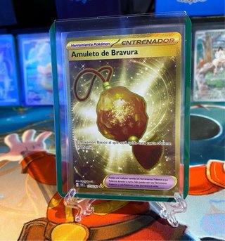 Carta Pokémon Amuleto de Bravura Fullart Secreta