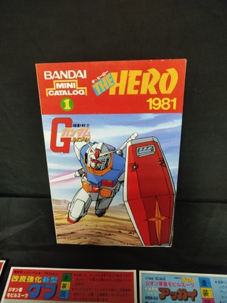 Manuali di assemblaggio di Gundam giapponesi in scala