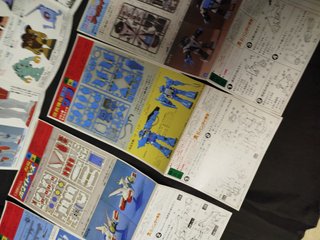 Manuali di assemblaggio di Gundam giapponesi in scala