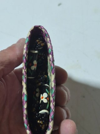 Collar de cuentas con diseño floral