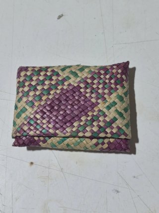 Collar de cuentas con diseño floral