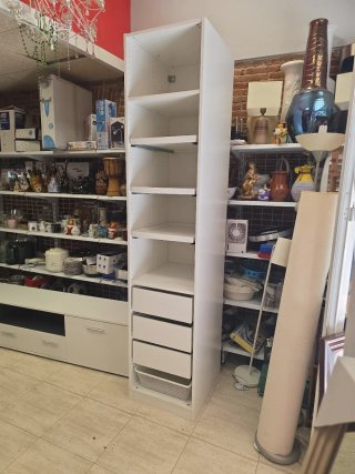 Estantería blanca modular