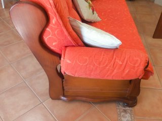 Tresillo madera provenzal naranja.