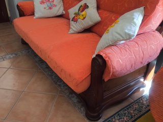 Tresillo madera provenzal naranja.