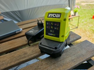 Cargador y Batería Ryobi ONE+ 18V