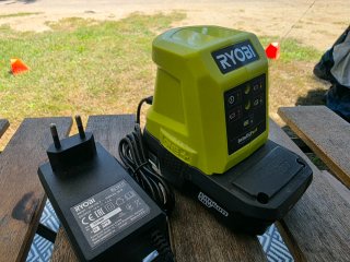 Cargador y Batería Ryobi ONE+ 18V