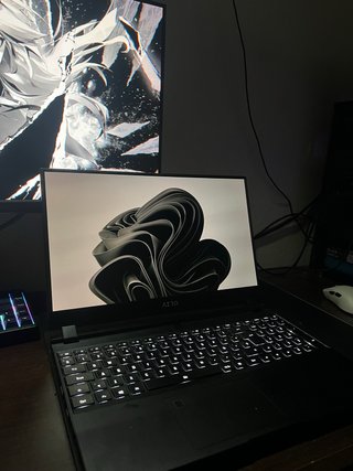 Gigabyte AERO 15 OLED SA Laptop