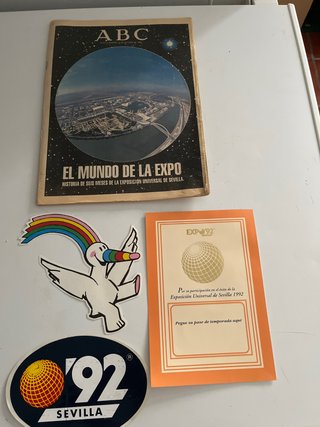 Revista y pegatinas Expo Sevilla 92