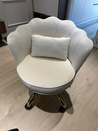 Silla Tocador Terciopelo Beige y Dorada