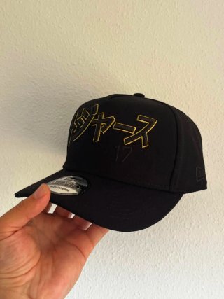 Gorra New Era 9Forty Negra y Dorada