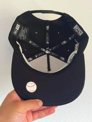 Gorra New Era 9Forty Negra y Dorada
