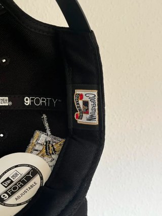 Gorra New Era 9Forty Negra y Dorada