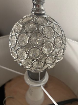 Lámpara colgante plateada con pantalla de hilo