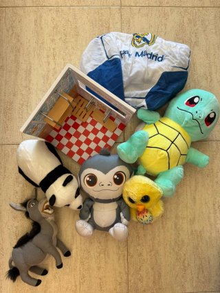Lote de peluches: Winnie, Pluto, y más