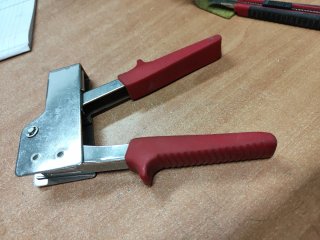 Pinza para tacos metálicos