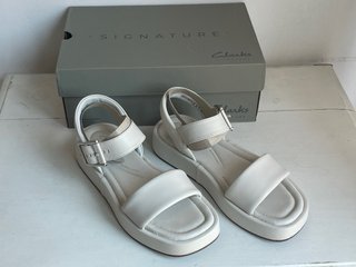 Sandalias Clarks Blancas solo estrenadas