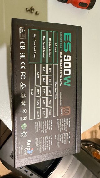 Fuente AeroCool 900W MODULAR 80 bronze plus