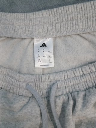Pantalón chándal Adidas gris